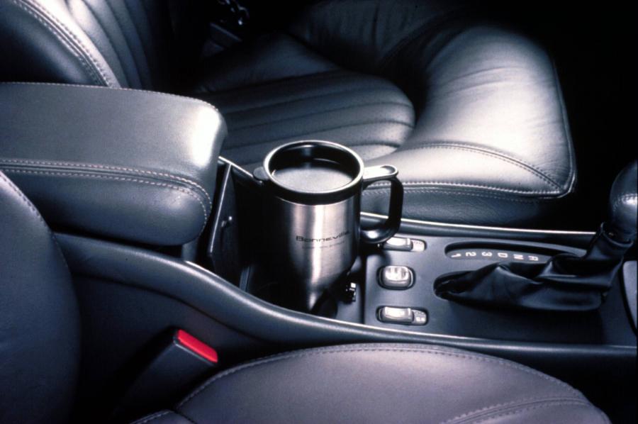  Pontiac Bonneville 2000 года  (фото 7 из 21)